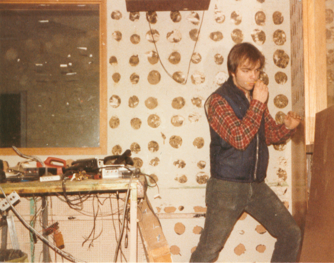 1983 - Steve Carter rebuilding FM - the Acoustical Tile is gone !